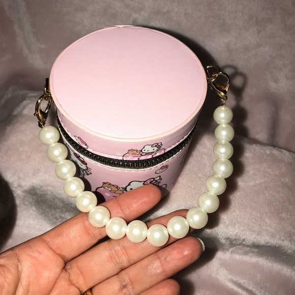 Hello Kitty Matte Shine Glitter 20 Piece LipGloss Pearl Pink Bag New - Picture 8 of 16